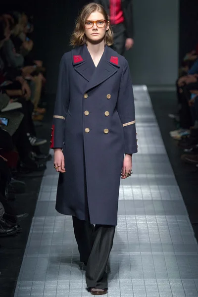 Look 15